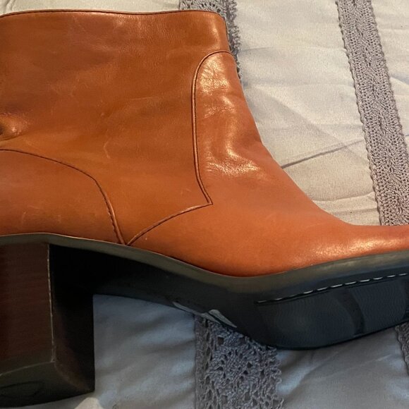 Brown leather ankle boots, like new - Picture 2 of 5